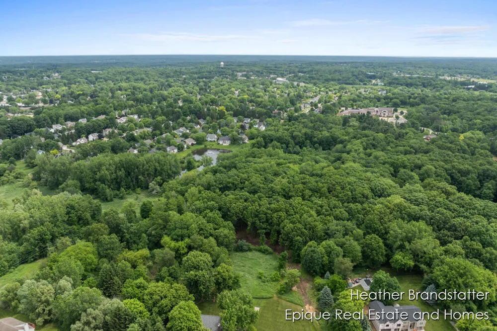 4327 Woodside Oaks Drive SE Kentwood, MI 49546