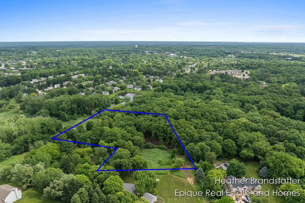 4327 Woodside Oaks Drive SE Kentwood, MI 49546