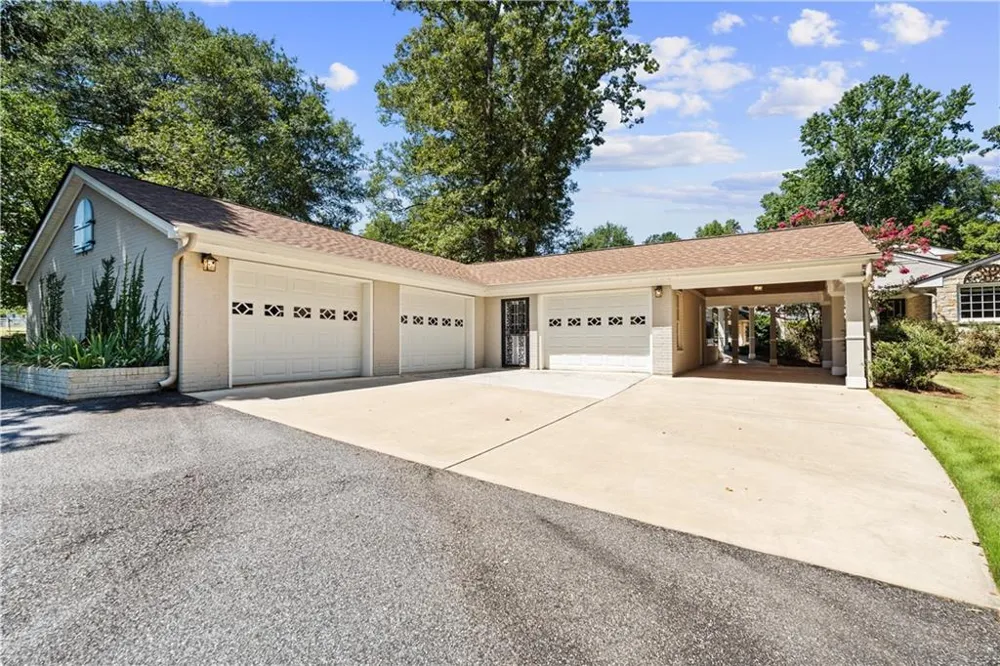240 Deerfield Road Bogart, GA 30622