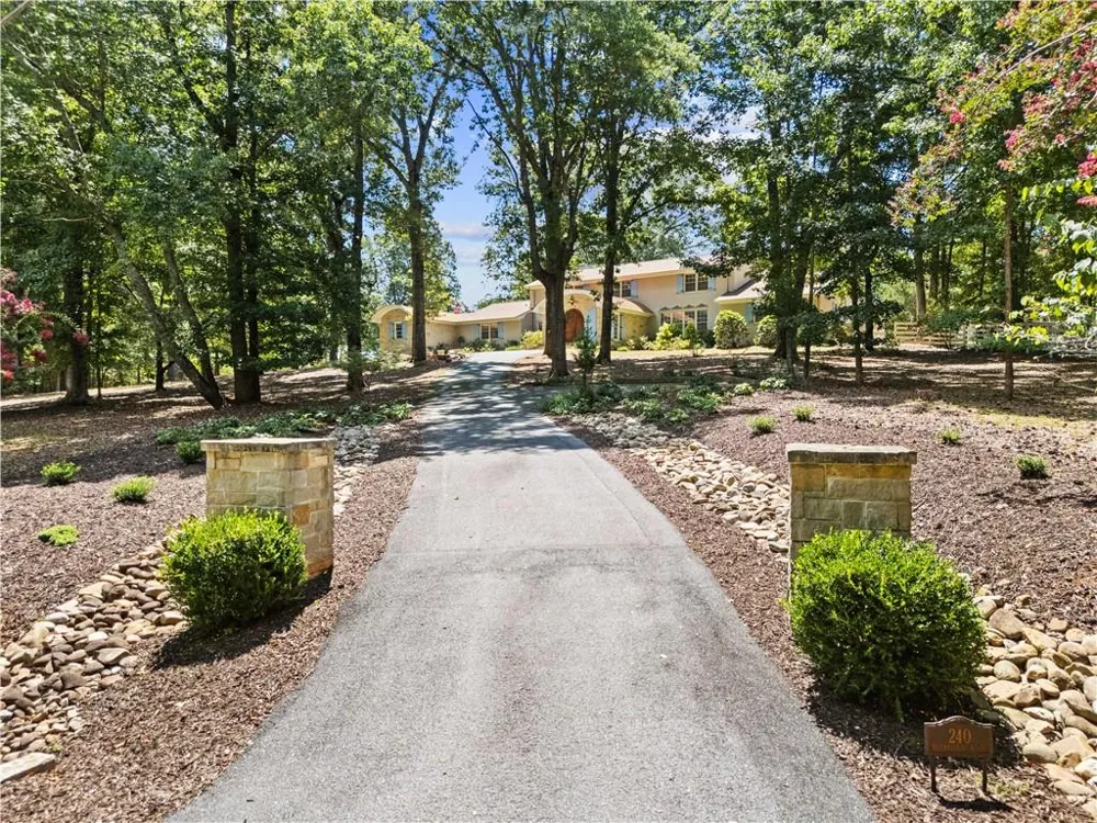 240 Deerfield Road Bogart, GA 30622