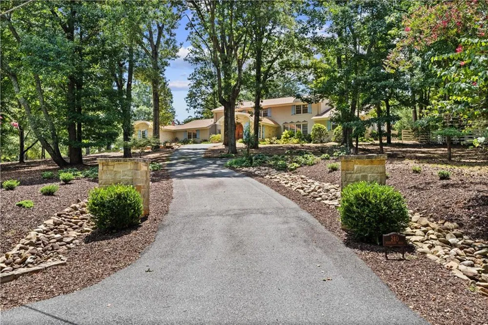 240 Deerfield Road Bogart, GA 30622