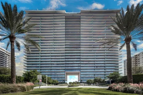 10201 Collins Ave #804