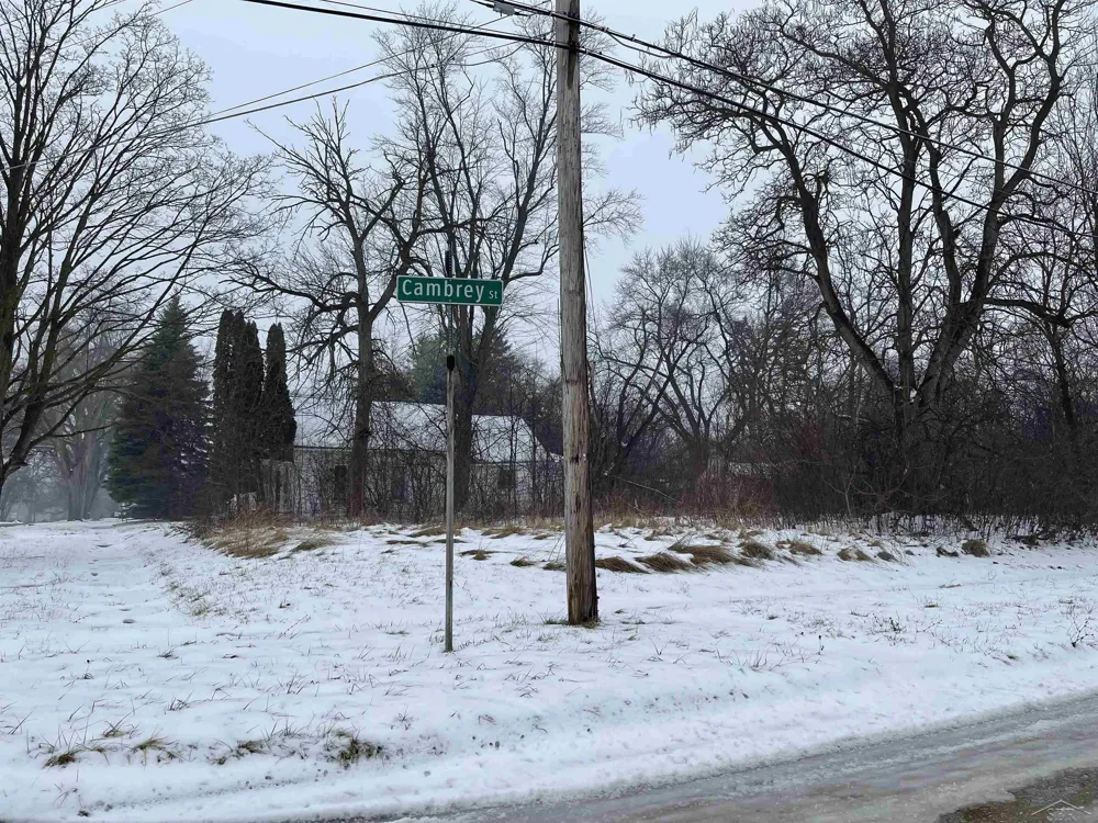 2310 Wilkins Street Saginaw City, MI 48601