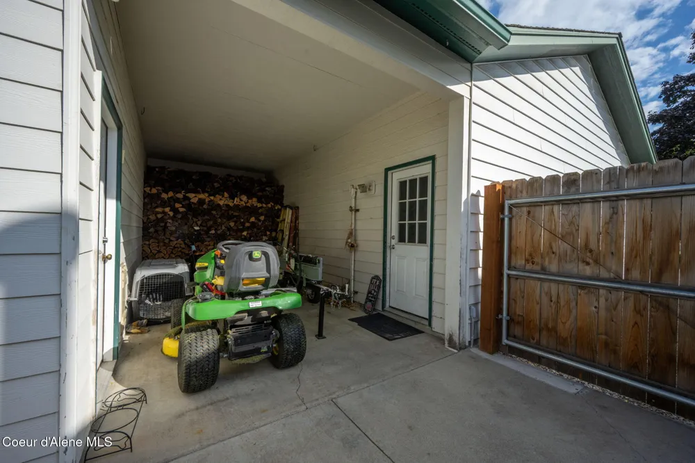 7671 4th Street Dalton Gardens, ID 83815
