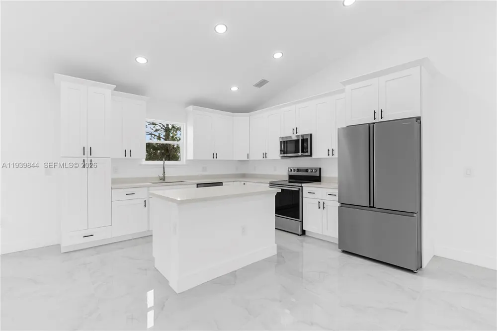 3117 W 64th W Lehigh Acres, FL 33971