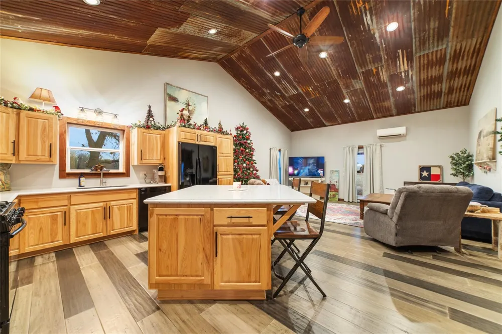 355 County Road 144 Comanche, TX 76442