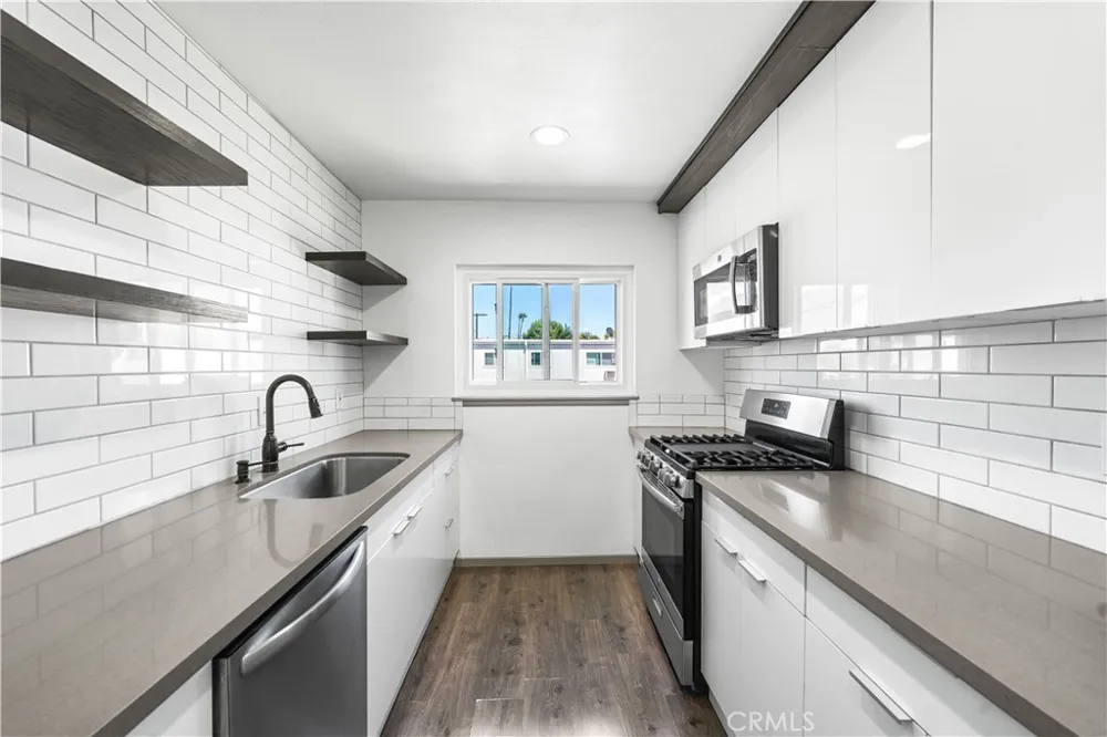 7135 Coldwater Canyon Avenue #16 North Hollywood, CA 91605