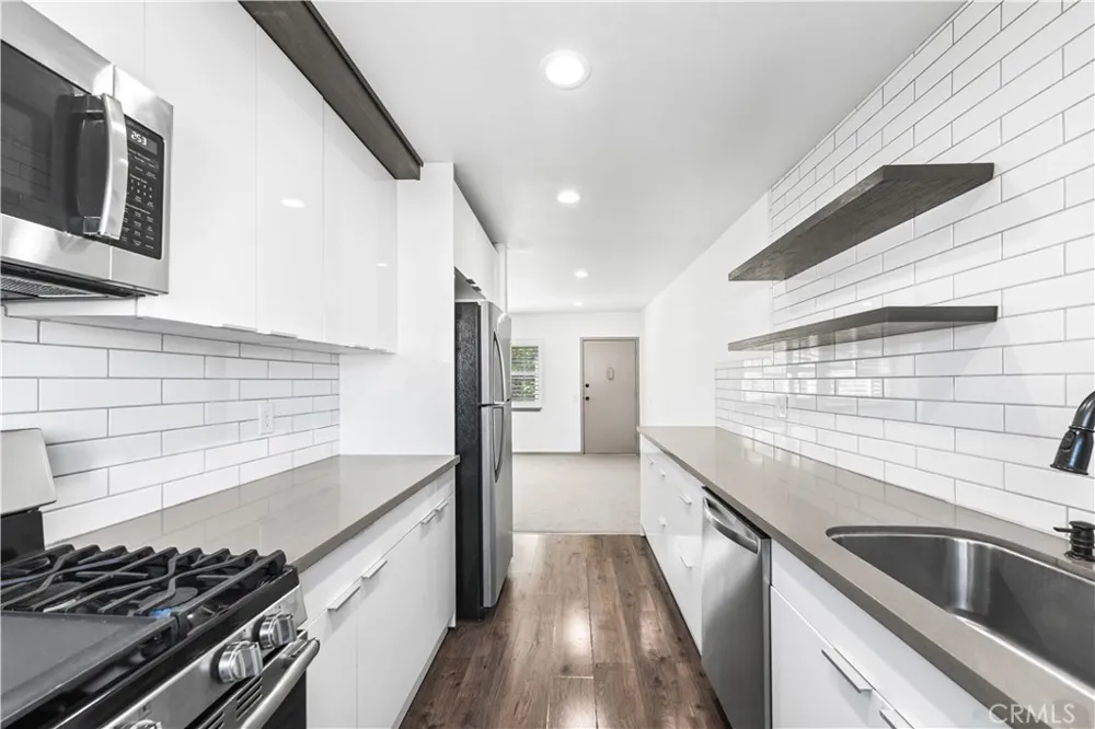 7135 Coldwater Canyon Avenue #16 North Hollywood, CA 91605