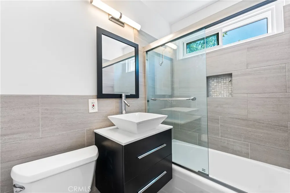 7135 Coldwater Canyon Avenue #16 North Hollywood, CA 91605