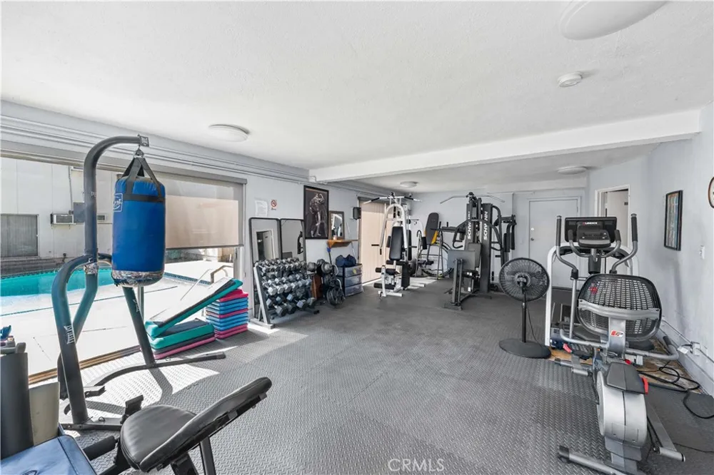 7135 Coldwater Canyon Avenue #16 North Hollywood, CA 91605