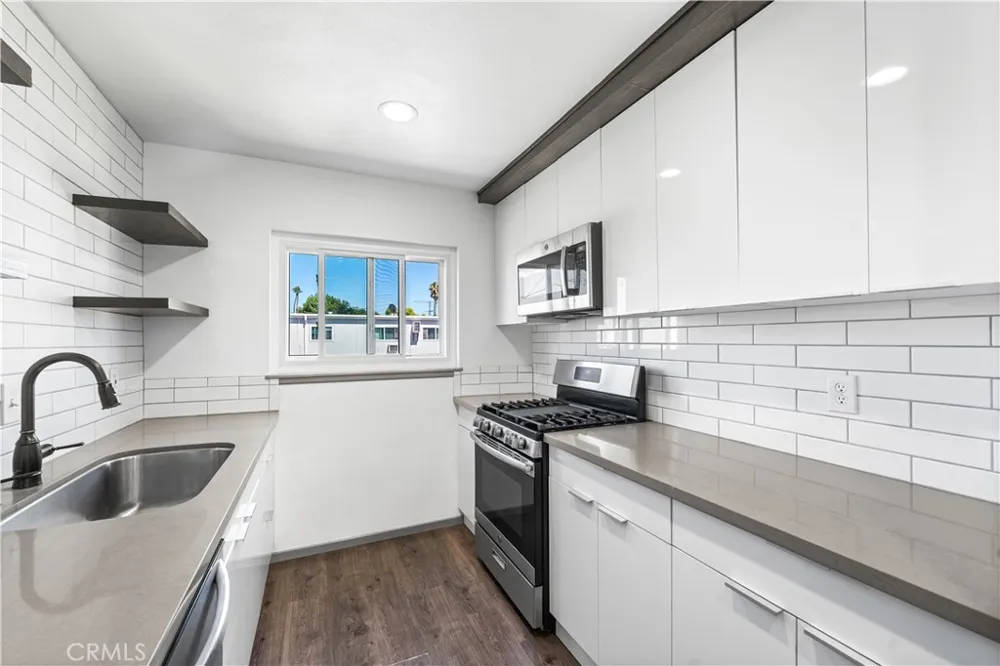 7135 Coldwater Canyon Avenue #16 North Hollywood, CA 91605