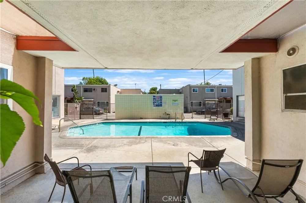 7135 Coldwater Canyon Avenue #16 North Hollywood, CA 91605