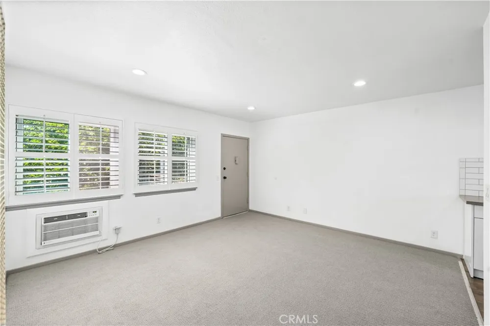 7135 Coldwater Canyon Avenue #16 North Hollywood, CA 91605