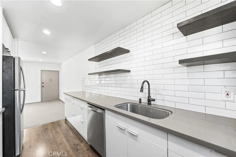 7135 Coldwater Canyon Avenue #16 North Hollywood, CA 91605