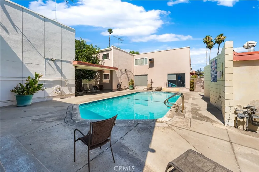 7135 Coldwater Canyon Avenue #16 North Hollywood, CA 91605