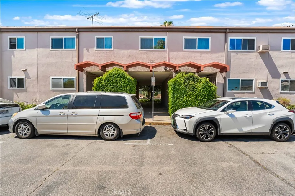 7135 Coldwater Canyon Avenue #16 North Hollywood, CA 91605