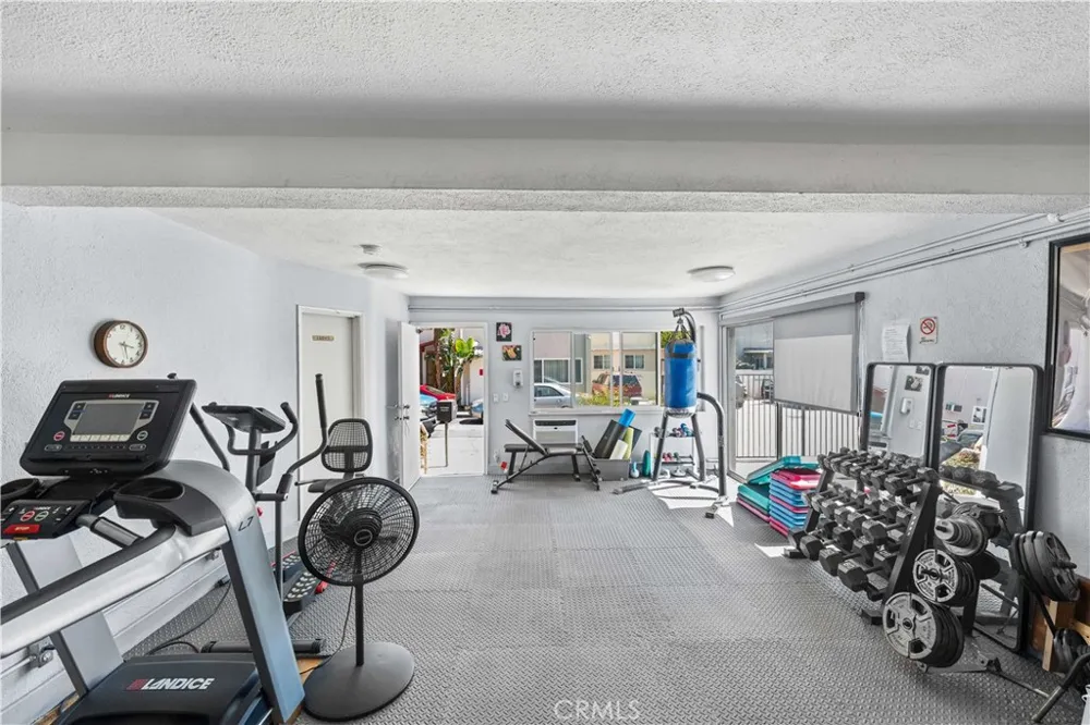 7135 Coldwater Canyon Avenue #16 North Hollywood, CA 91605