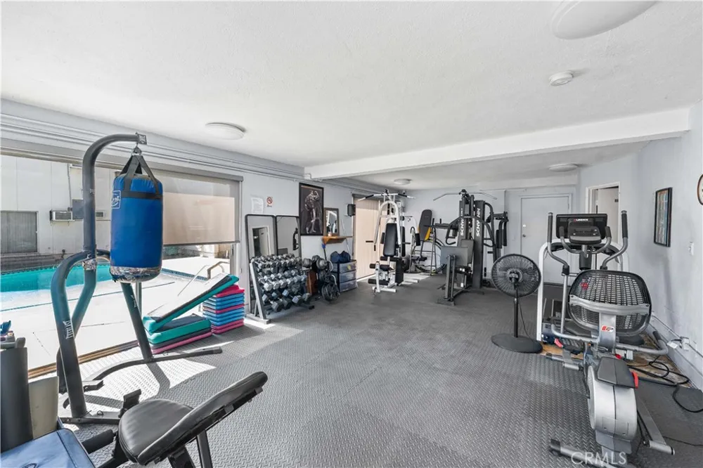 7135 Coldwater Canyon Avenue #16 North Hollywood, CA 91605