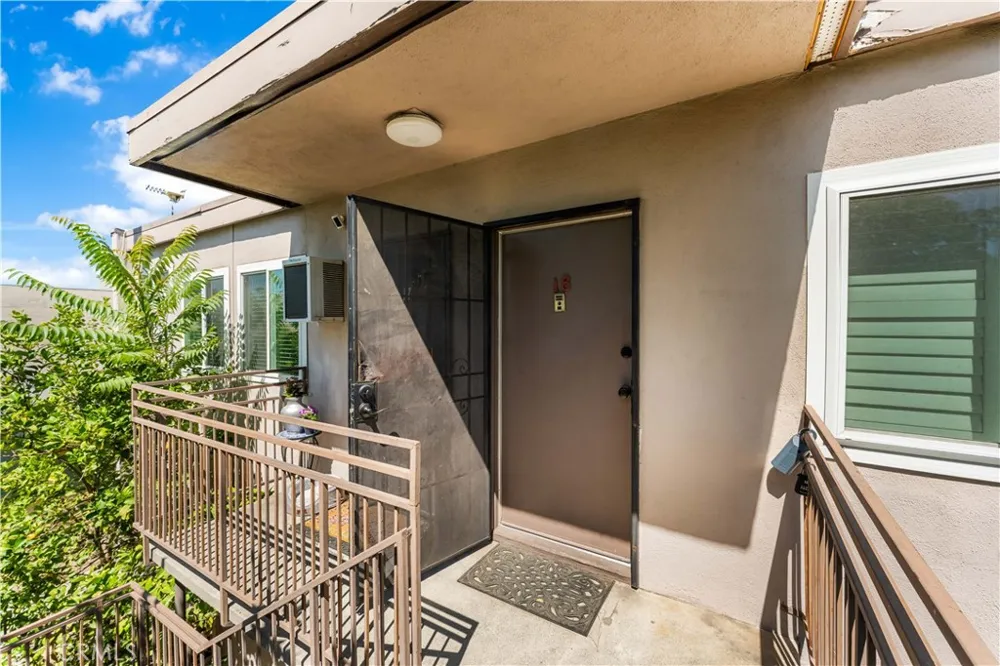 7135 Coldwater Canyon Avenue #16 North Hollywood, CA 91605
