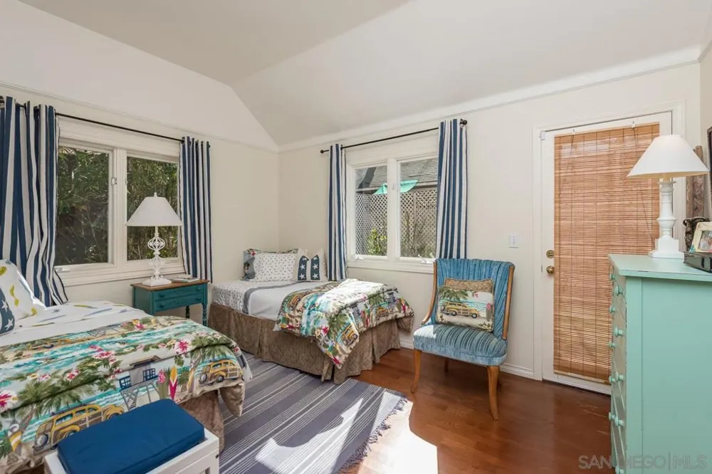 7337 Olivetas Ave La Jolla, CA 92037