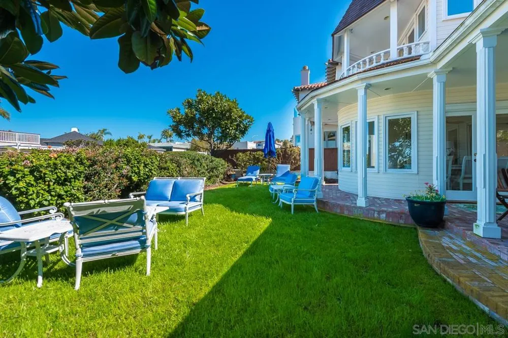 7337 Olivetas Ave La Jolla, CA 92037