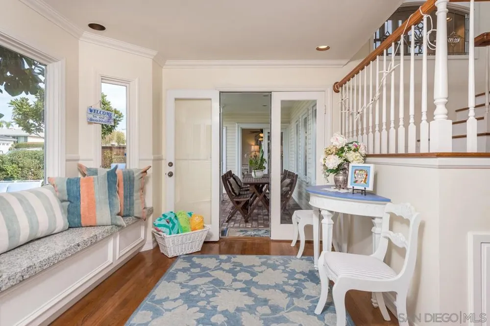 7337 Olivetas Ave La Jolla, CA 92037