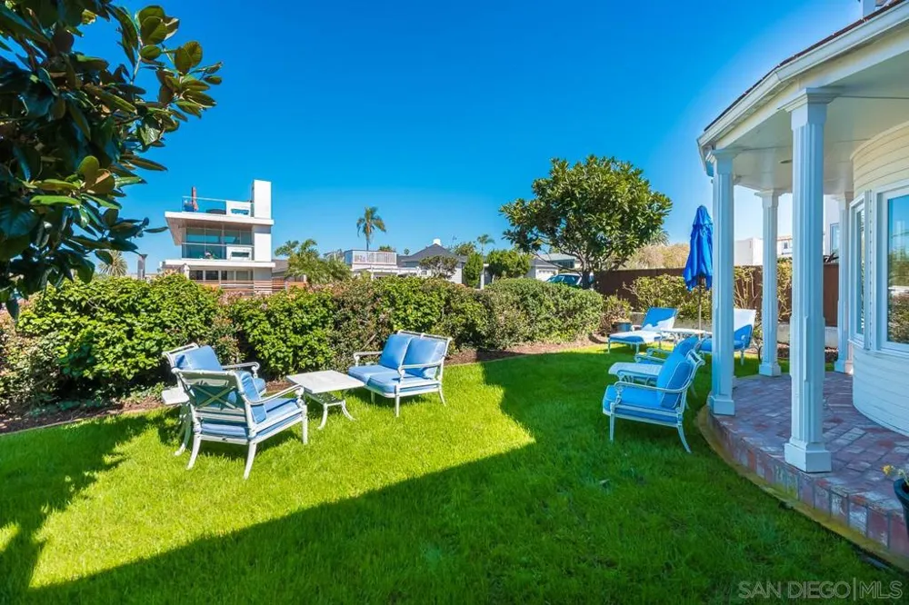 7337 Olivetas Ave La Jolla, CA 92037