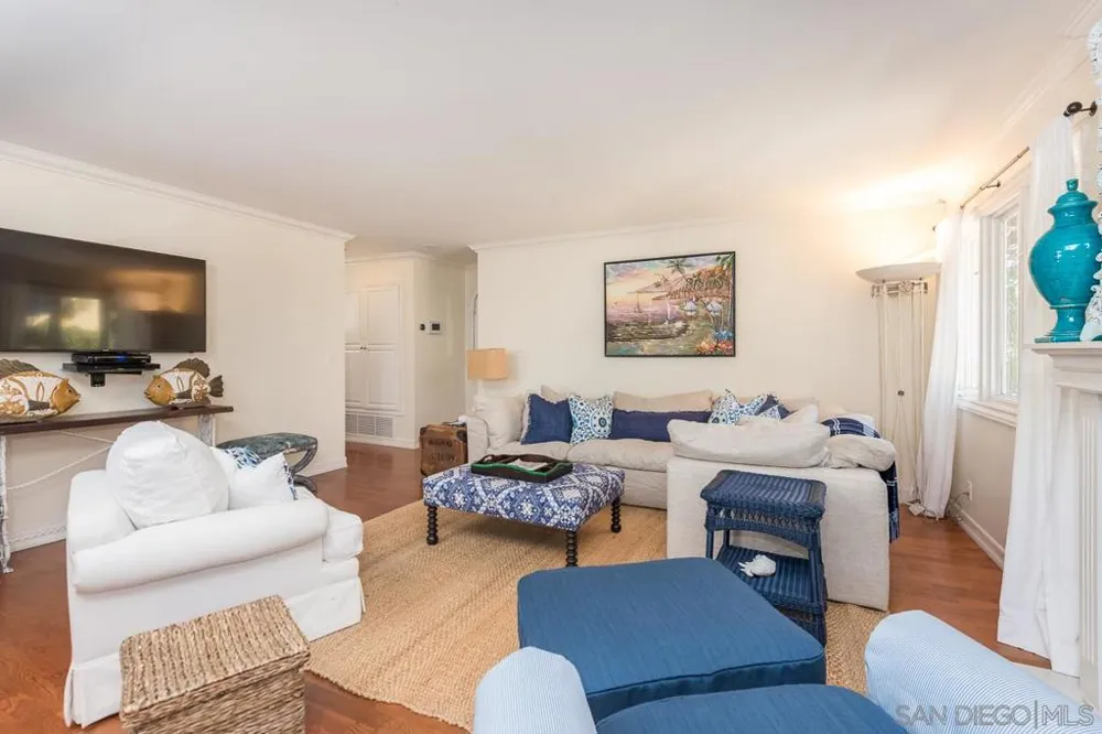 7337 Olivetas Ave La Jolla, CA 92037