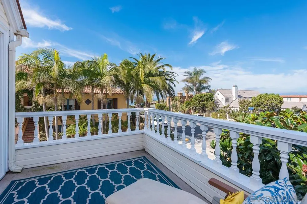 7337 Olivetas Ave La Jolla, CA 92037