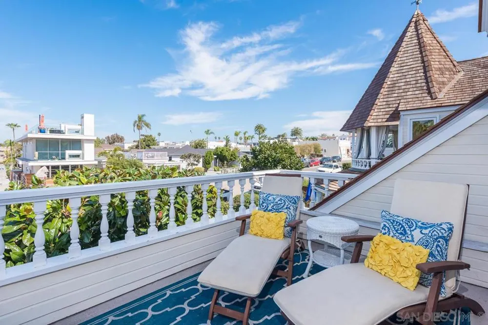 7337 Olivetas Ave La Jolla, CA 92037