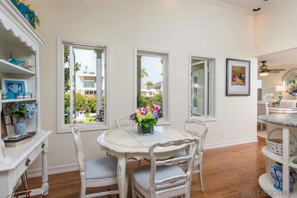 7337 Olivetas Ave La Jolla, CA 92037