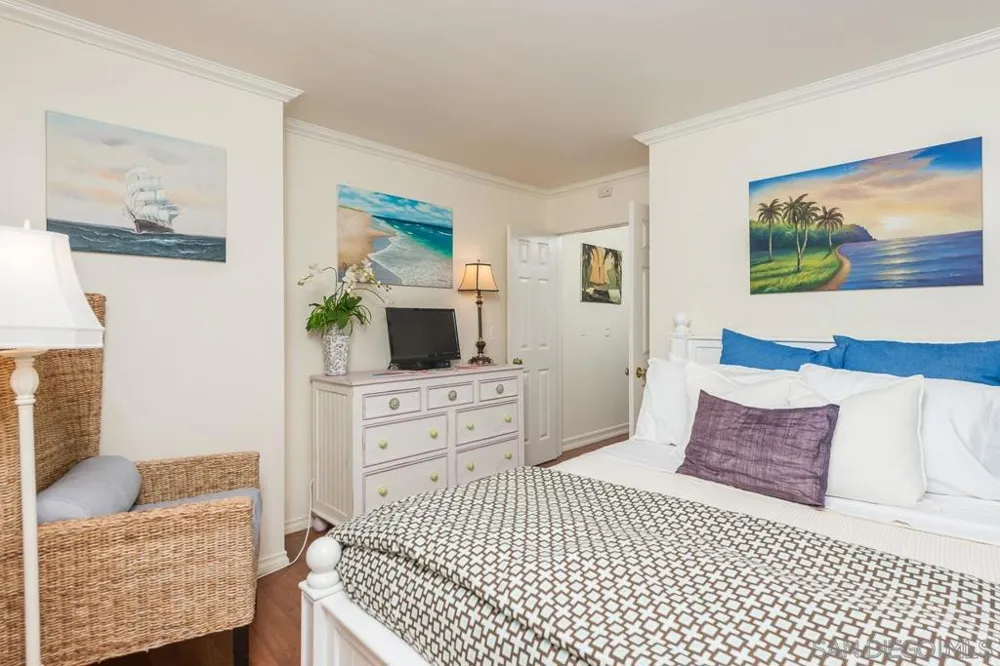 7337 Olivetas Ave La Jolla, CA 92037