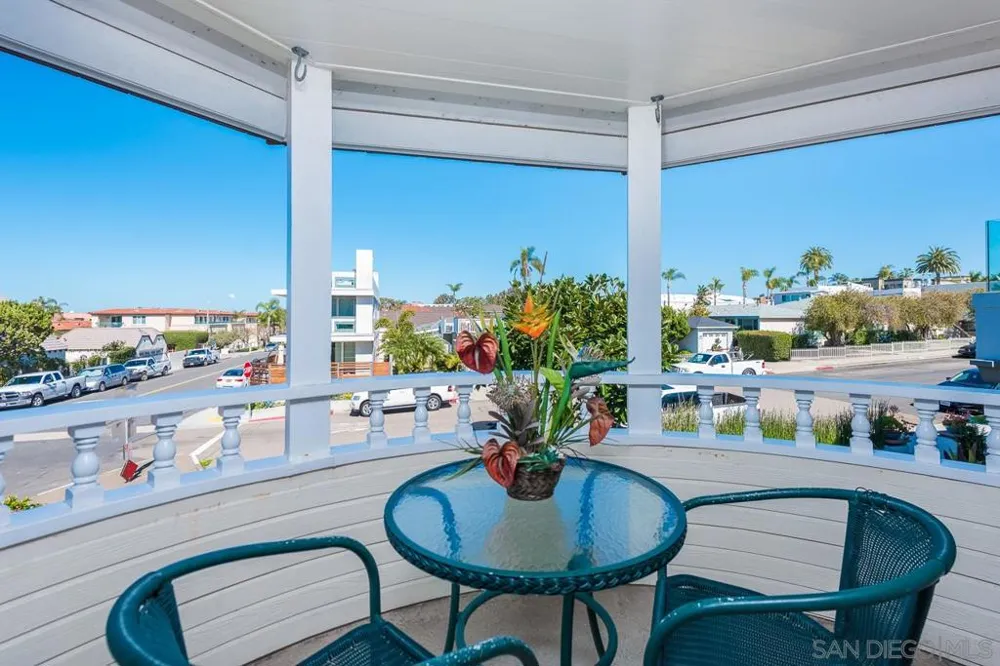 7337 Olivetas Ave La Jolla, CA 92037