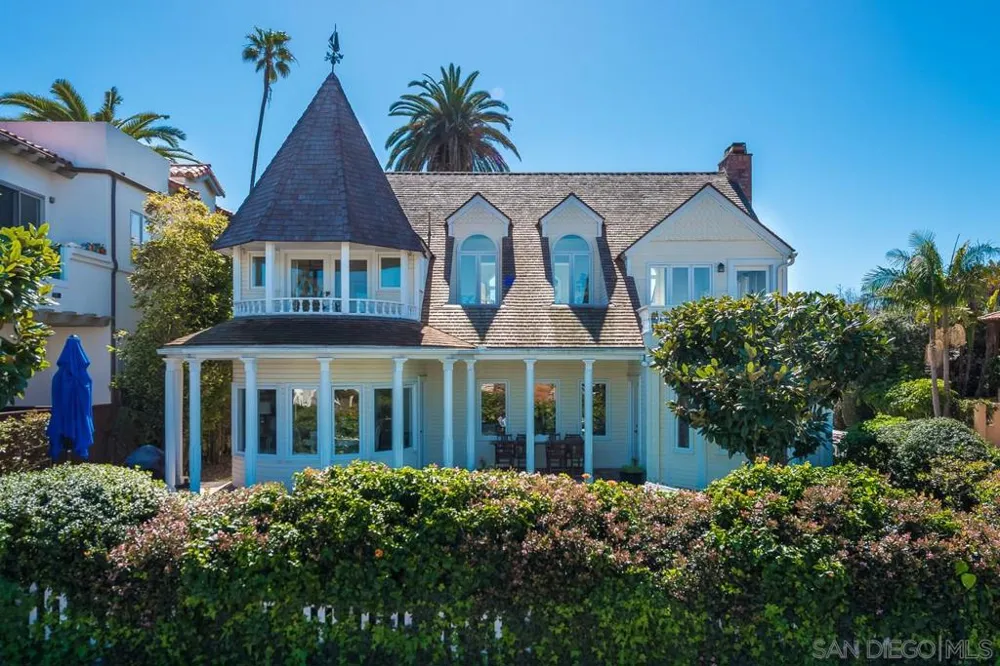 7337 Olivetas Ave La Jolla, CA 92037