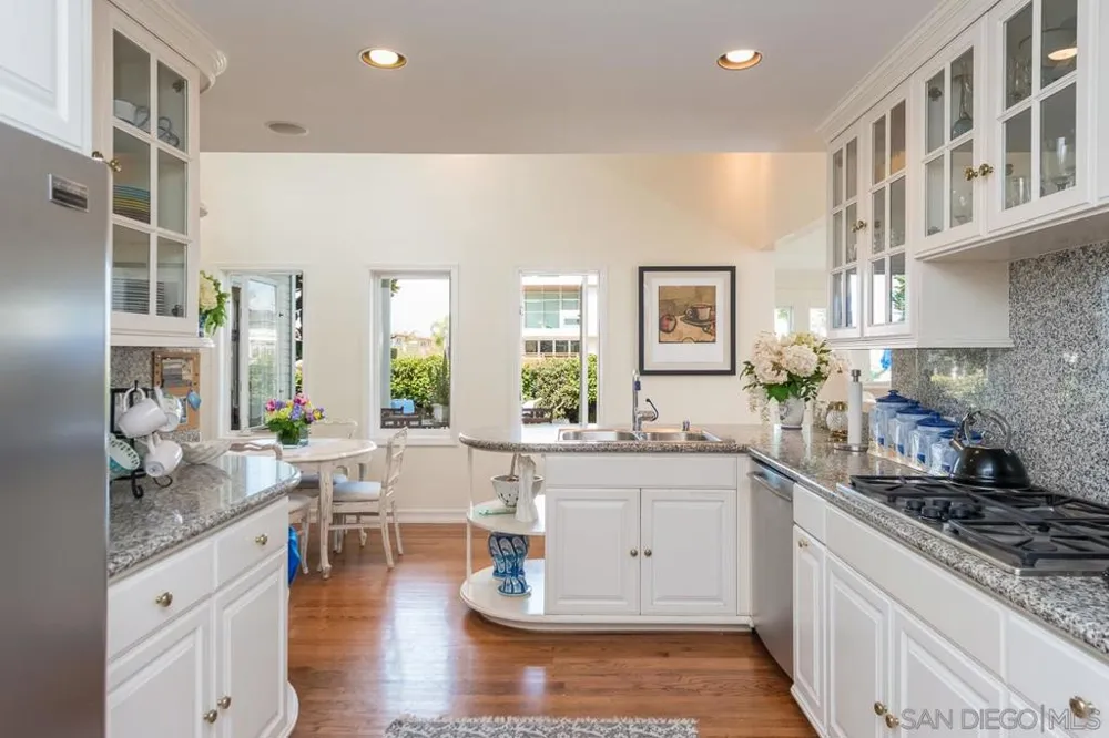 7337 Olivetas Ave La Jolla, CA 92037