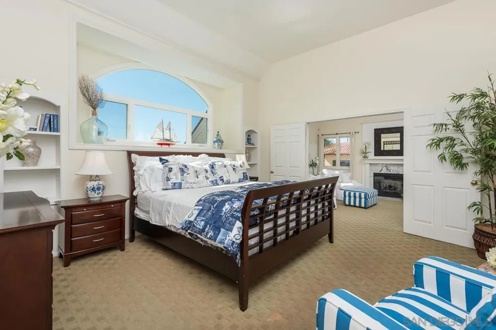 7337 Olivetas Ave La Jolla, CA 92037