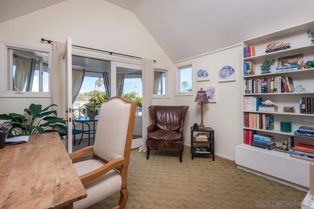7337 Olivetas Ave La Jolla, CA 92037
