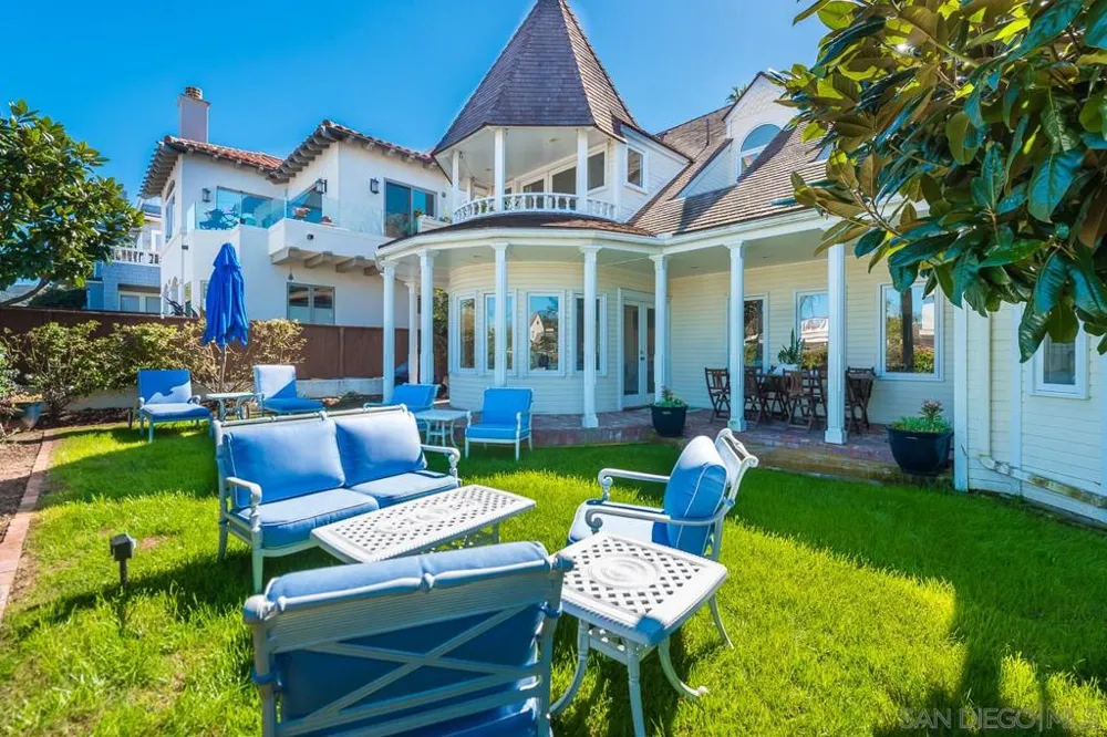 7337 Olivetas Ave La Jolla, CA 92037