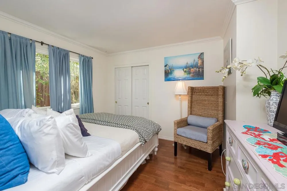 7337 Olivetas Ave La Jolla, CA 92037