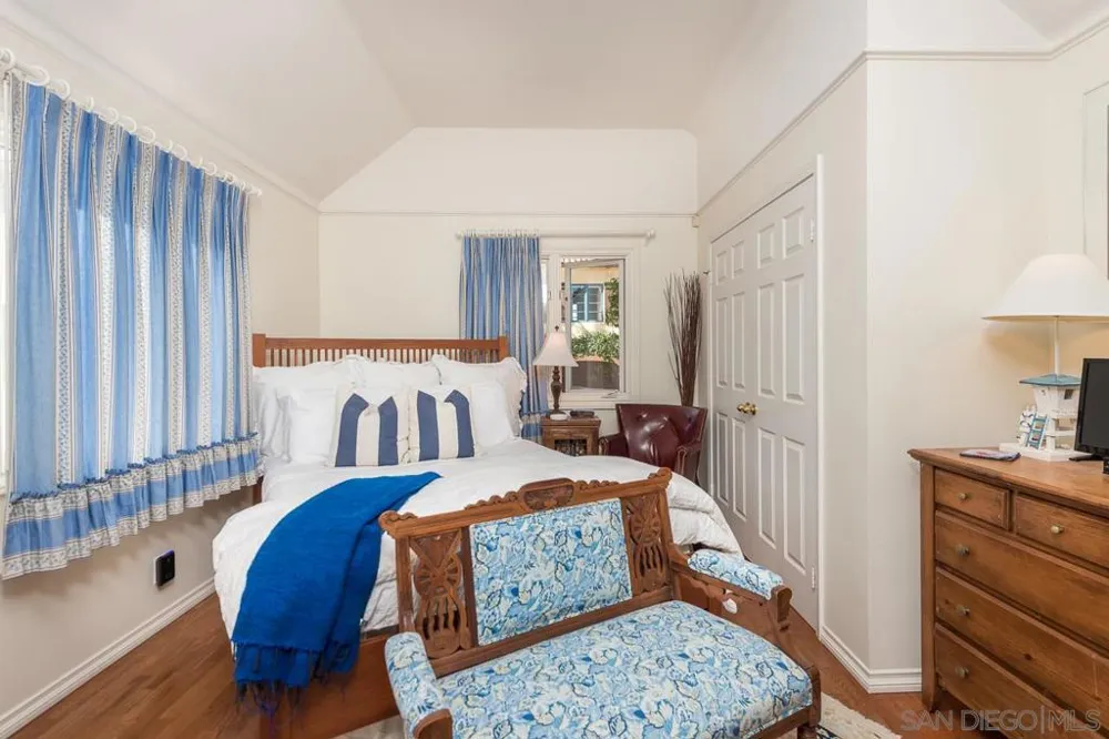 7337 Olivetas Ave La Jolla, CA 92037