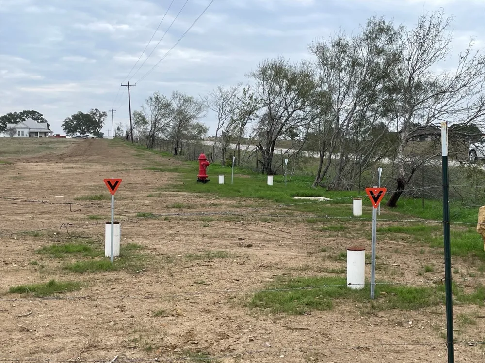 15657 Fm 86 Dale, TX 78616