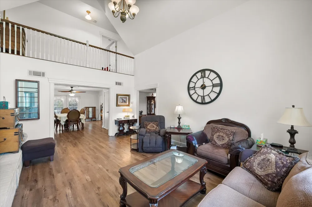 6951 E County Road 315 Buffalo, TX 75831