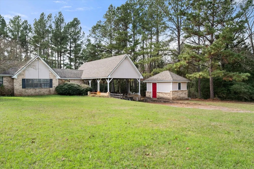 6951 E County Road 315 Buffalo, TX 75831