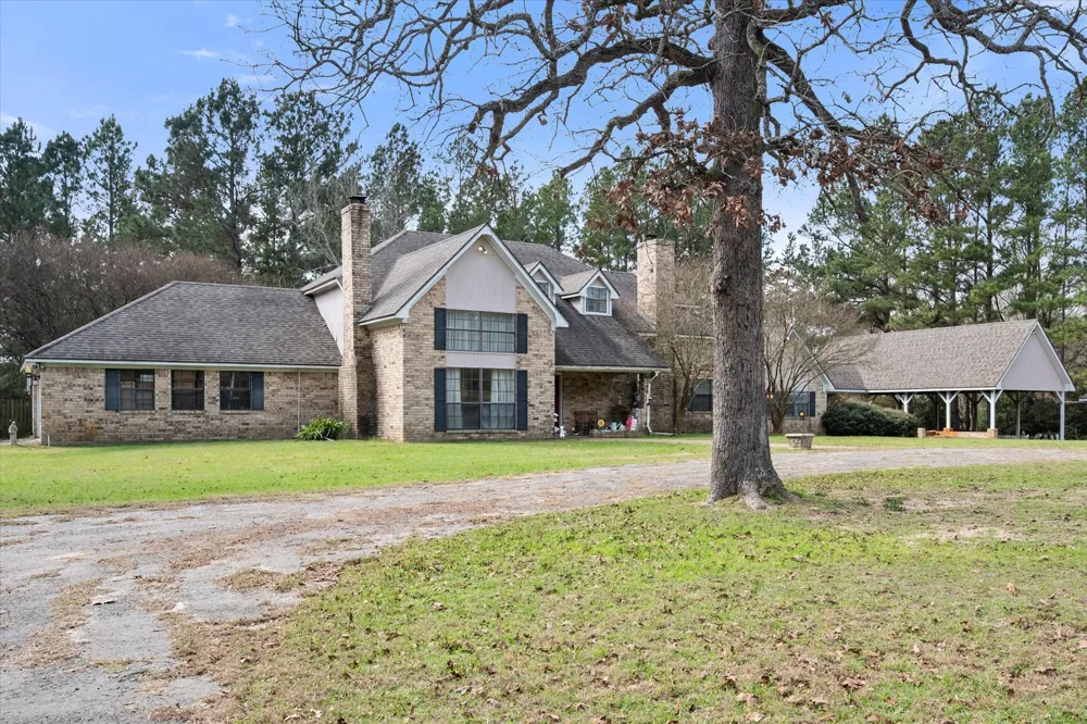 6951 E County Road 315 Buffalo, TX 75831