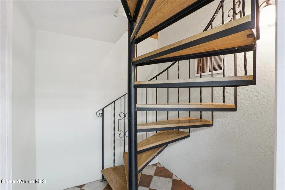 2495 Hoo Doo Loop Oldtown, ID 83822