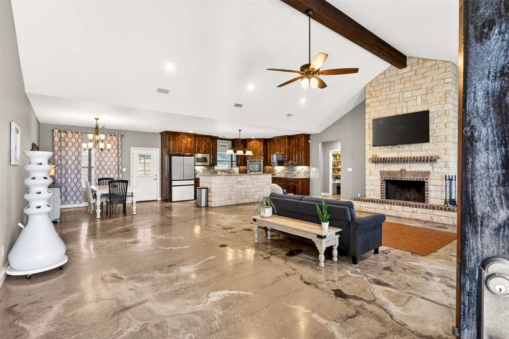 1081 County Road 3591 Paradise, TX 76073