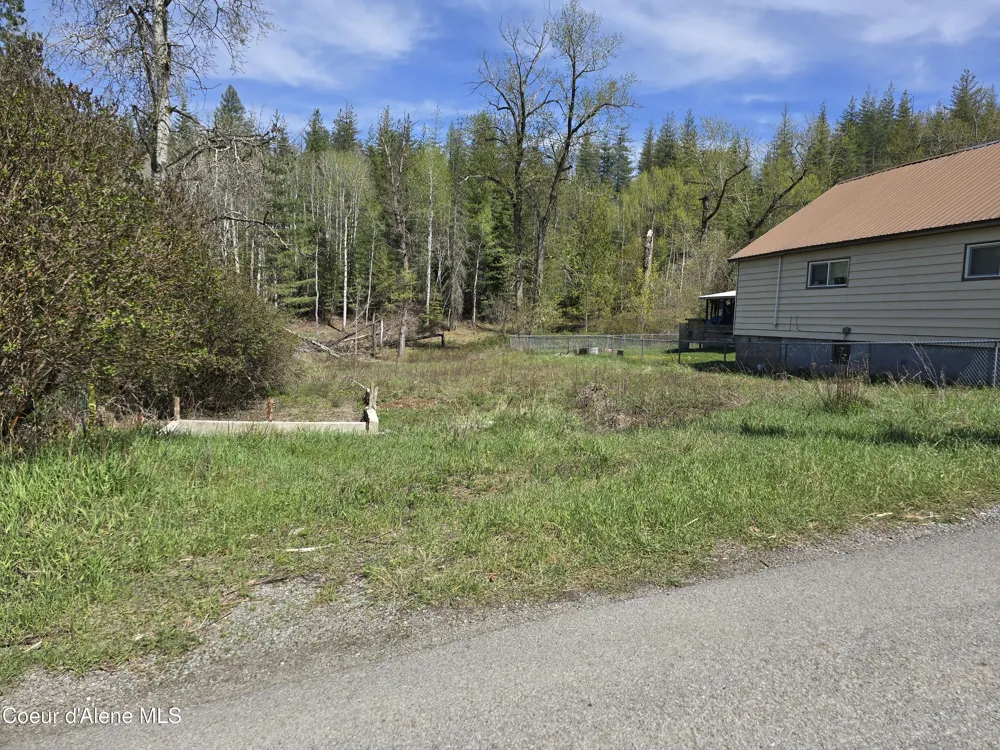 821 Lower Page Road Smelterville, ID 83868