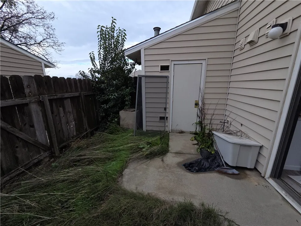 573 North Street Corning, CA 96021