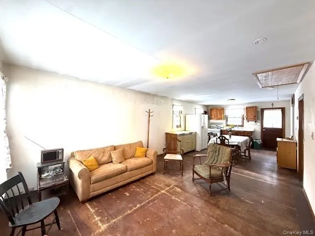 195 W Mohican Trail Glen Spey, NY 12737