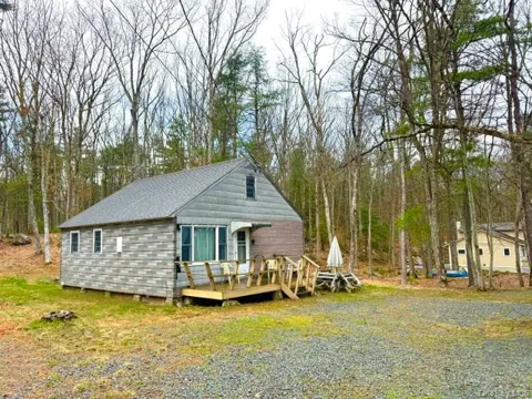 195 W Mohican Trail